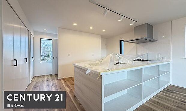 《キッチン》 ■お手入れしやすくきれいなキッチン。お料理の始めから後片付けまで楽しい時間になりそうです。