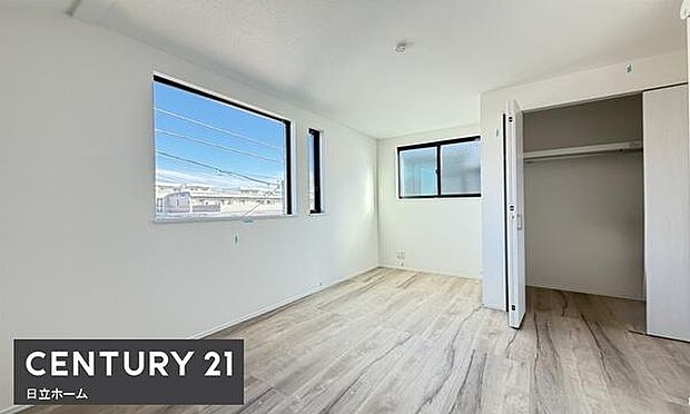 《寝室》 ■心地よい眠りへといざなうしっとりと落ち着いた雰囲気の寝室。収納豊富で寝室をいつもすっきりさせてくれます。