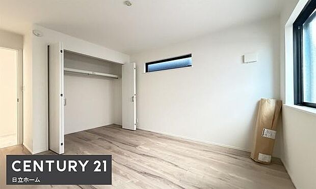 《洋室》 ■机とべットを入れても十分な広さ。。お子様の勉強部屋に。