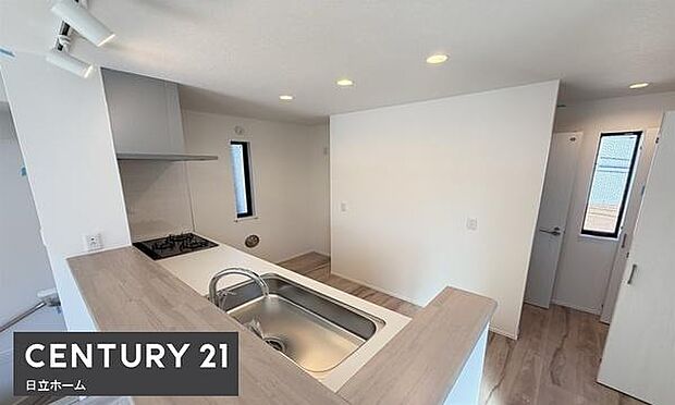 《キッチン》 ■お手入れしやすくきれいなキッチン。お料理の始めから後片付けまで楽しい時間になりそうです。