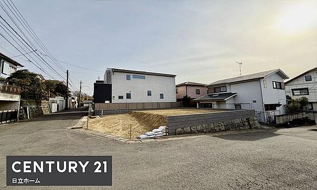 《前面道路》 ■前面道路が広く、開放的です。