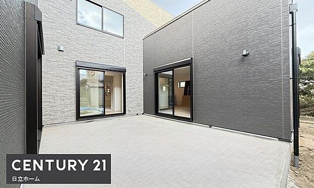 《テラス》 ■タイル貼りのテラス。