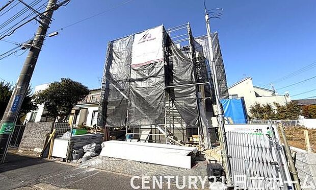 《外観》 ■一戸建ての多いエリア、静かで落ち着いた雰囲気。シンプルで美しいフォルム空気までクリーンになるような佇まい。心地よいライフスタイルが実現できるそんな予感。