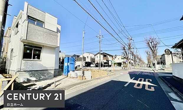 《前面道路》 ■道路と敷地はフラットな地形です。