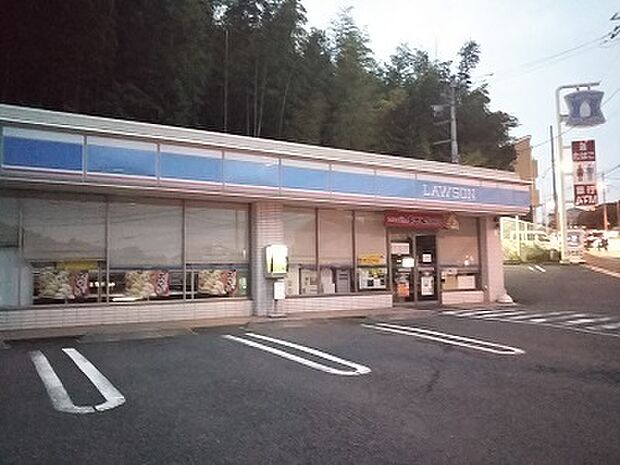 ローソン横浜都筑池辺町店まで989m