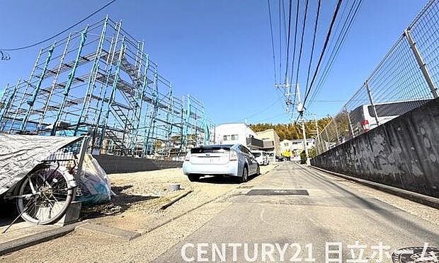 《前面道路》 ■前面道路が広く、開放的です。