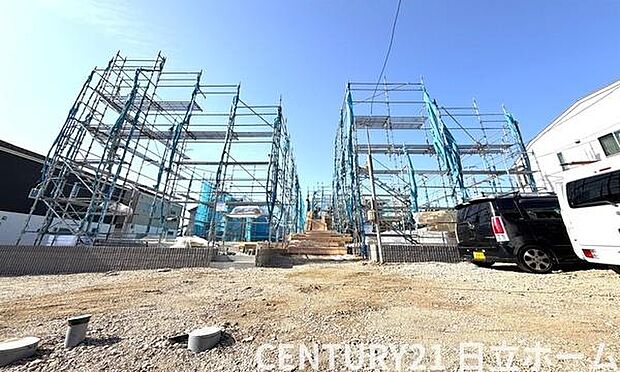 《外観》 ■一戸建ての多いエリア、静かで落ち着いた雰囲気。シンプルで美しいフォルム空気までクリーンになるような佇まい。心地よいライフスタイルが実現できるそんな予感。