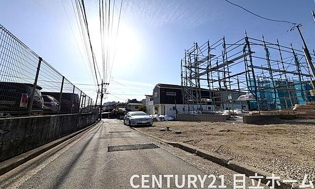 《前面道路》 ■前面道路が広く、開放的です。