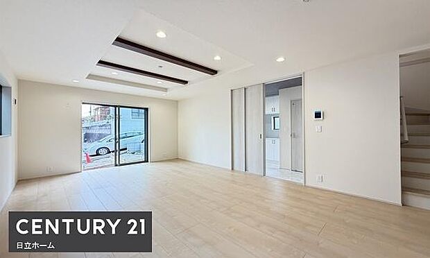 《リビングダイニング》　■家族が自然と集まって、思い思いにくつろぎ、遊び、語らう、やすらぎの空間。