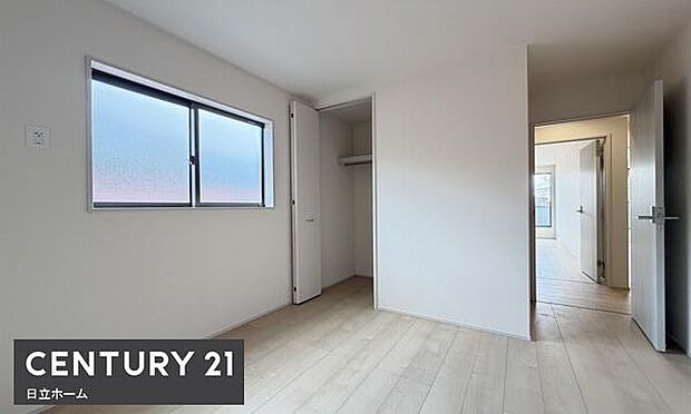 《子供部屋》　■お子様の成長を優しく見守る、明るい子供部屋。遊んだり、学んだり、時には一人の時間を過ごしたりと健やかな毎日を育む大切な場所。未来への第一歩を育む、かけがえのない空間です。