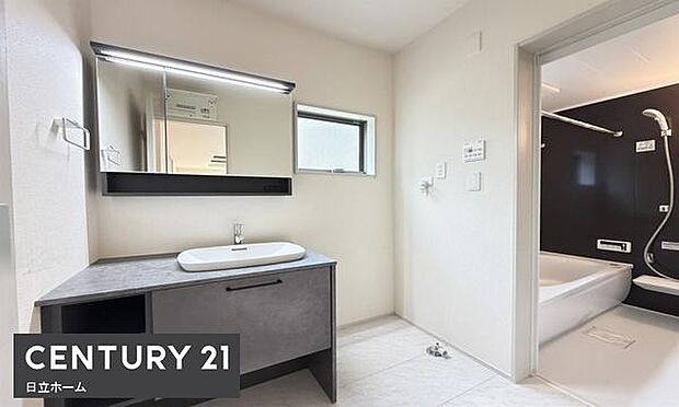 《洗面化粧台》　■使いやすいシャープなデザインの洗面化粧台。