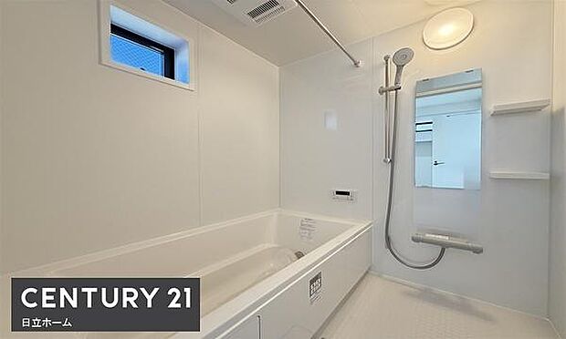 《浴室》　■ゆったり足を伸ばせる浴槽。お子様と一緒でもゆとりの1坪タイプ。1日の疲れを癒してくれるバスタイム。