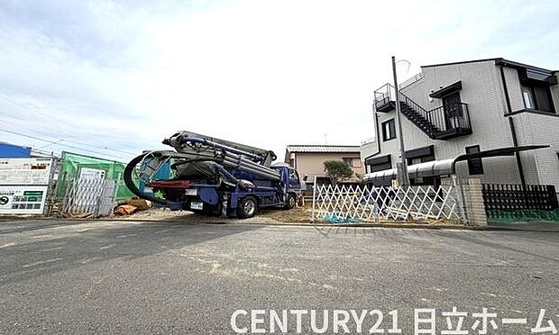 《前面道路》　■道路と敷地はフラットな地形です。