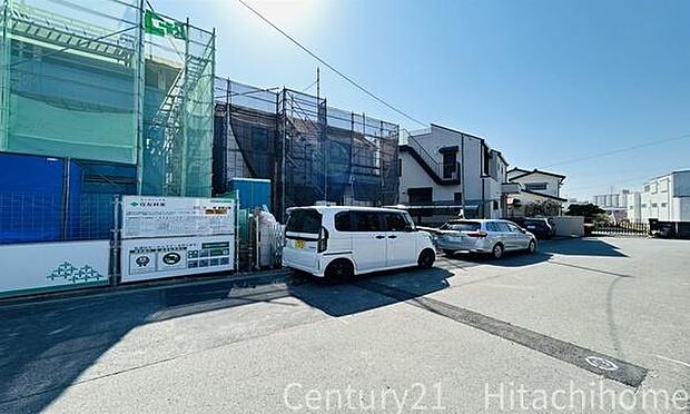 《外観》 ■一戸建ての多いエリア、静かで落ち着いた雰囲気。シンプルで美しいフォルム空気までクリーンになるような佇まい。心地よいライフスタイルが実現できるそんな予感。