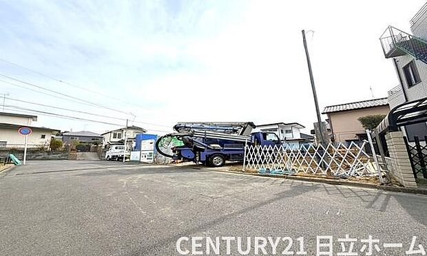 《前面道路》　■前面道路が広く、開放的です。