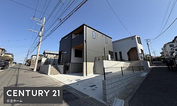 《前面道路》　■前面道路が広く、開放的です。