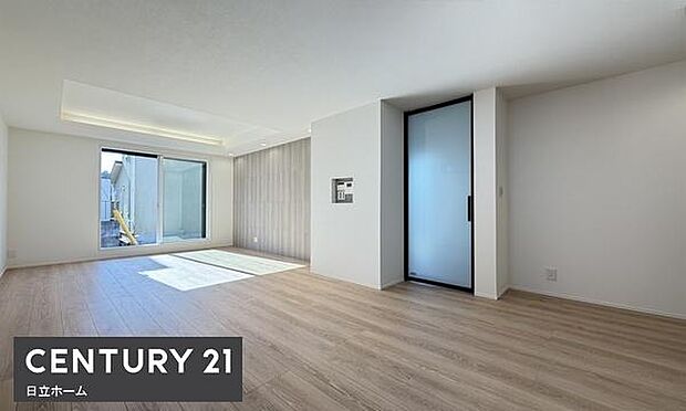 《リビングダイニング》 ■ご家族でゆったりとした時間を過ごす場所です。木目を大事にした落ち着いたつくりです。