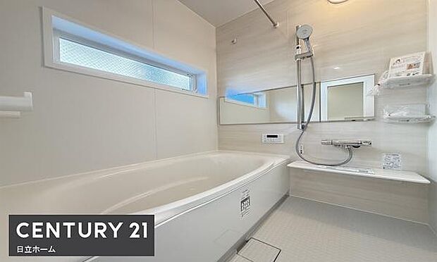 《浴室》 ■ゆったり足を伸ばせる浴槽。お子様と一緒でもゆとりの1坪タイプ。1日の疲れを癒してくれるバスタイム。