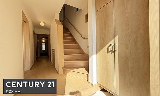 《玄関》 ■シューズボックス付きで玄関もスッキリ。