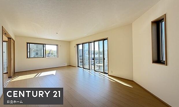 《リビングダイニング》 ■ゆとりを感じさせる上質で明るい空間が、住まう人や訪れる人を心地よく迎え入れてくれます。