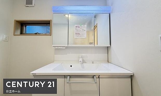 《洗面台》 ■朝のバタバタした身支度を支えてくれる洗面所。
