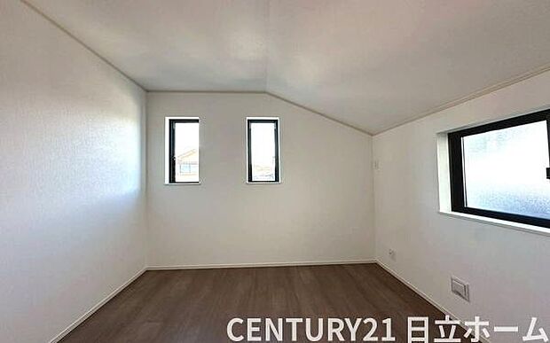 《洋室》　■机とべットを入れても十分な広さ。。お子様の勉強部屋に。