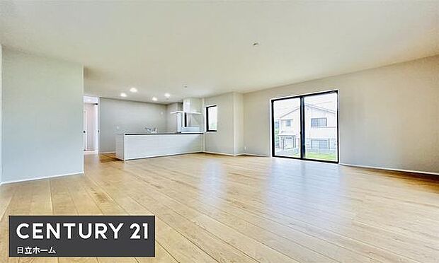 《リビングダイニング》 ■ゆとりを感じさせる上質で明るい空間が、住まう人や訪れる人を心地よく迎え入れてくれます。