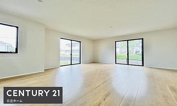 《リビングダイニング》 ■大画面TVも余裕、インテリアプランが考えやすいワイドなリビング。家族が自然に集まる広さ、お子様が思わず走り出す大空間。