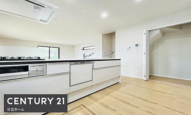 《システムキッチン》 ■お手入れしやすくきれいなキッチン。お料理の始めから後片付けまで楽しい時間になりそうです。