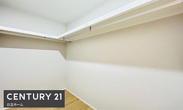 《ウォークインクローゼット》　■収納便利なウォークインクロゼットを備えた住まい