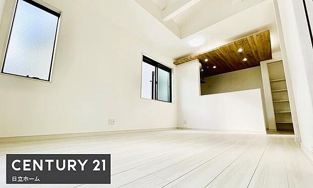 《リビングダイニング》　■家族が自然と集まって、思い思いにくつろぎ、遊び、語らう、やすらぎの空間。