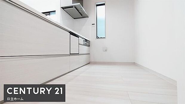 《三口ガスコンロ》 ■毎日料理をする方、家族の分まで作られる方には必須の三口ガスコンロ。同時進行が可能で効率よく、楽しく料理ができます。