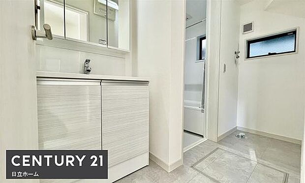 《洗面化粧台》　■使いやすいシャープなデザインの洗面化粧台。