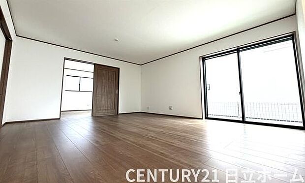 《リビングダイニング》 ■開放的で広いリビング。のびのびとくつろげるリビングは、家族のコミュニケーションの場として、みんなが集まる憩いの場所に。