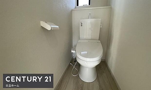 《トイレ》　■トイレは明るい空間で清潔感があります。