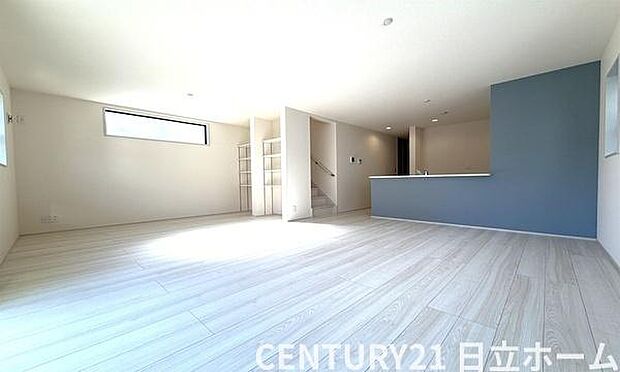 《リビングダイニング》 ■開放的で広いリビング。のびのびとくつろげるリビングは、家族のコミュニケーションの場として、みんなが集まる場所に。