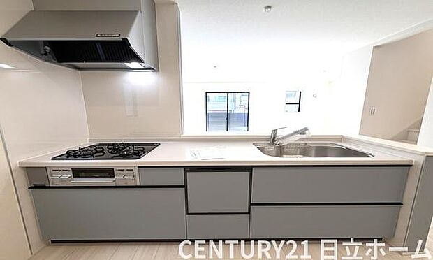 《キッチン》 ■お手入れしやすくきれいなキッチン。お料理の始めから後片付けまで楽しい時間になりそうです。