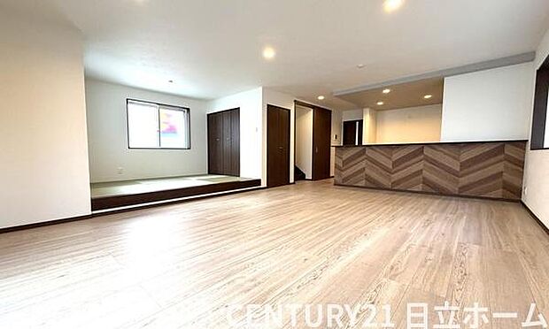 《リビングダイニング》 ■開放的で広いリビング。のびのびとくつろげるリビングは、家族のコミュニケーションの場として、みんなが集まる暖かな場所に。