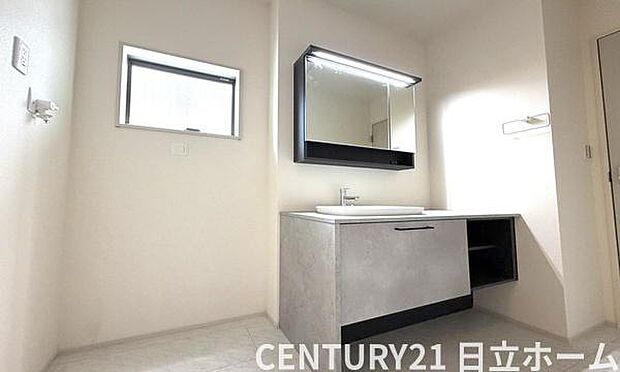 《洗面化粧台》 ■使いやすいシャープなデザインの洗面化粧台。