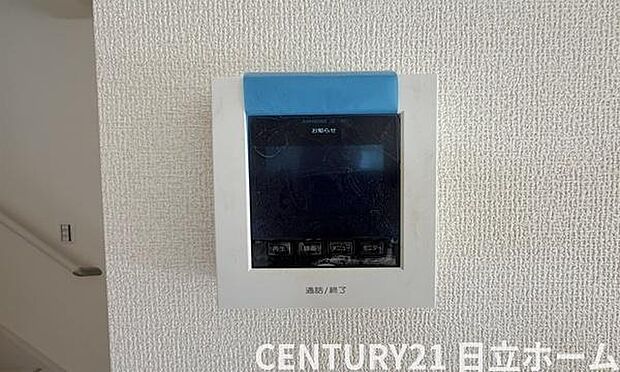 《モニター付きインターフォン》■来訪者を鮮やかなカラーモニターで確認。録画機能・ズーム機能も搭載し、ご家族の安心を守る暮らしのパートナー。毎日の安全を、スマートに見守ります。