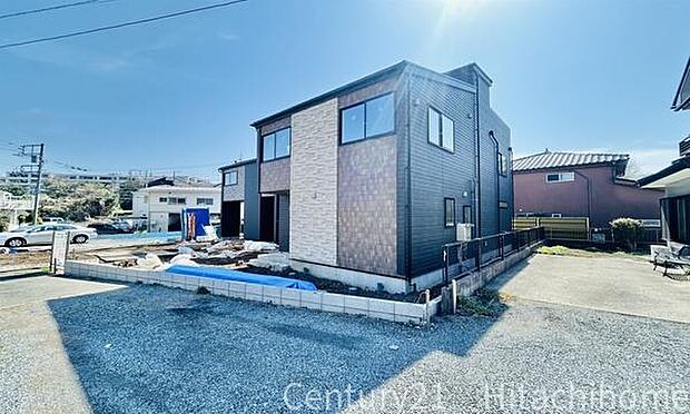 《外観》 ■一戸建ての多いエリア、静かで落ち着いた雰囲気。シンプルで美しいフォルム空気までクリーンになるような佇まい。心地よいライフスタイルが実現できるそんな予感。