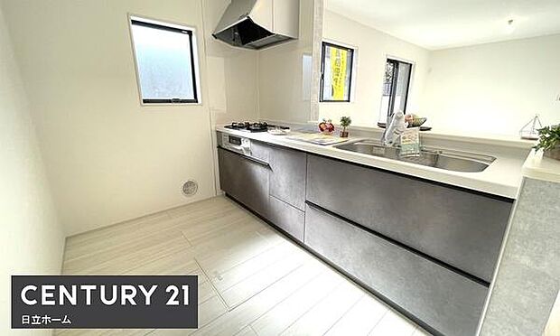 《キッチン》 ■お手入れしやすくきれいなキッチン。お料理の始めから後片付けまで楽しい時間になりそうです。