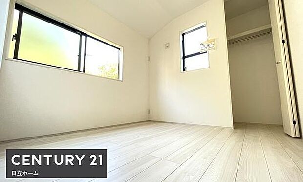 《洋室》 ■机とべットを入れても十分な広さ。。お子様の勉強部屋に。