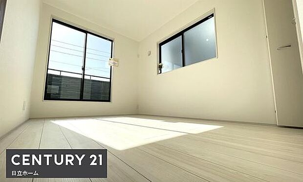 《洋室》 ■くつろぎの場としてだけでなく、趣味や仕事のパーソナルスペースとしても活躍する洋室。個の時間をたっぷり楽しめる快適空間です。収納もたっぷりで時間を忘れて、趣味に仕事に遊びに没頭出来そうです。