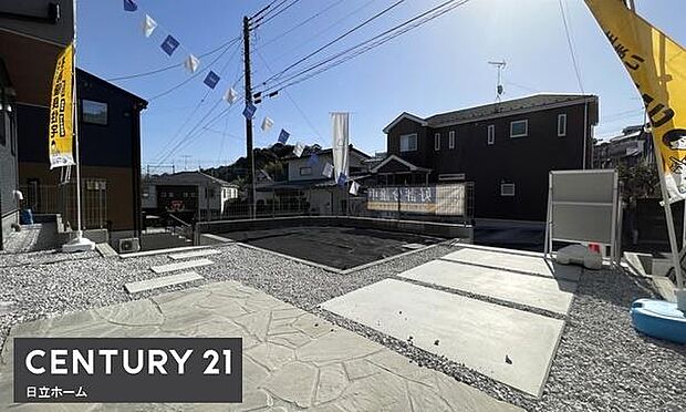 《庭》 ■南側に陽当たりさんさんのお庭がございます。プールやBBQ等、多種多様な用途に適しています。