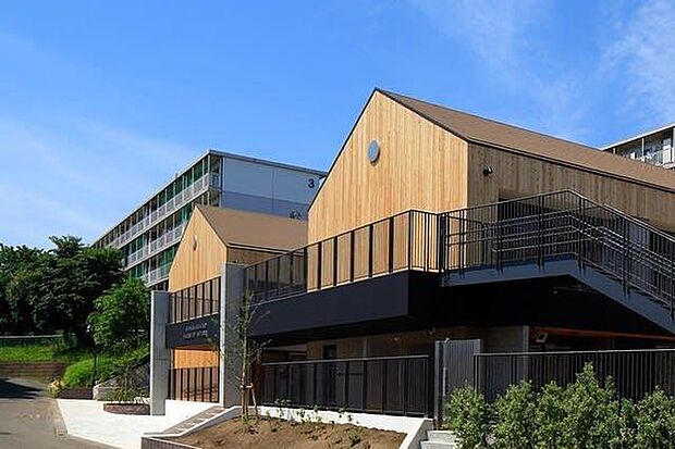 みなみすがお保育園まで1284m、などさまざまな触れ合いから、保育園が地域から見守られる、開かれた子育て環境を目指します。