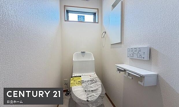 ■収納棚のあるトイレです。トイレ内すっきり。