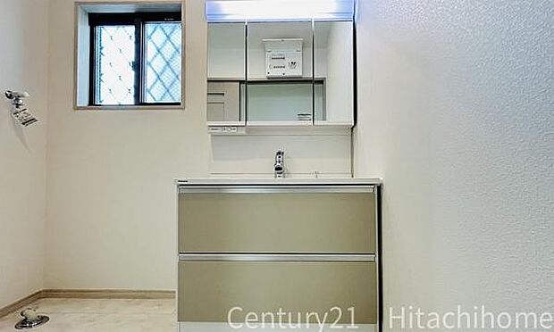 《洗面化粧台》 ■使いやすいシャープなデザインの洗面化粧台。