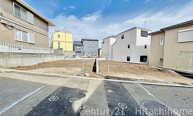 《前面道路》 ■道路と敷地はフラットな地形です。