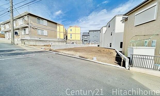 《前面道路》 ■道路と敷地はフラットな地形です。